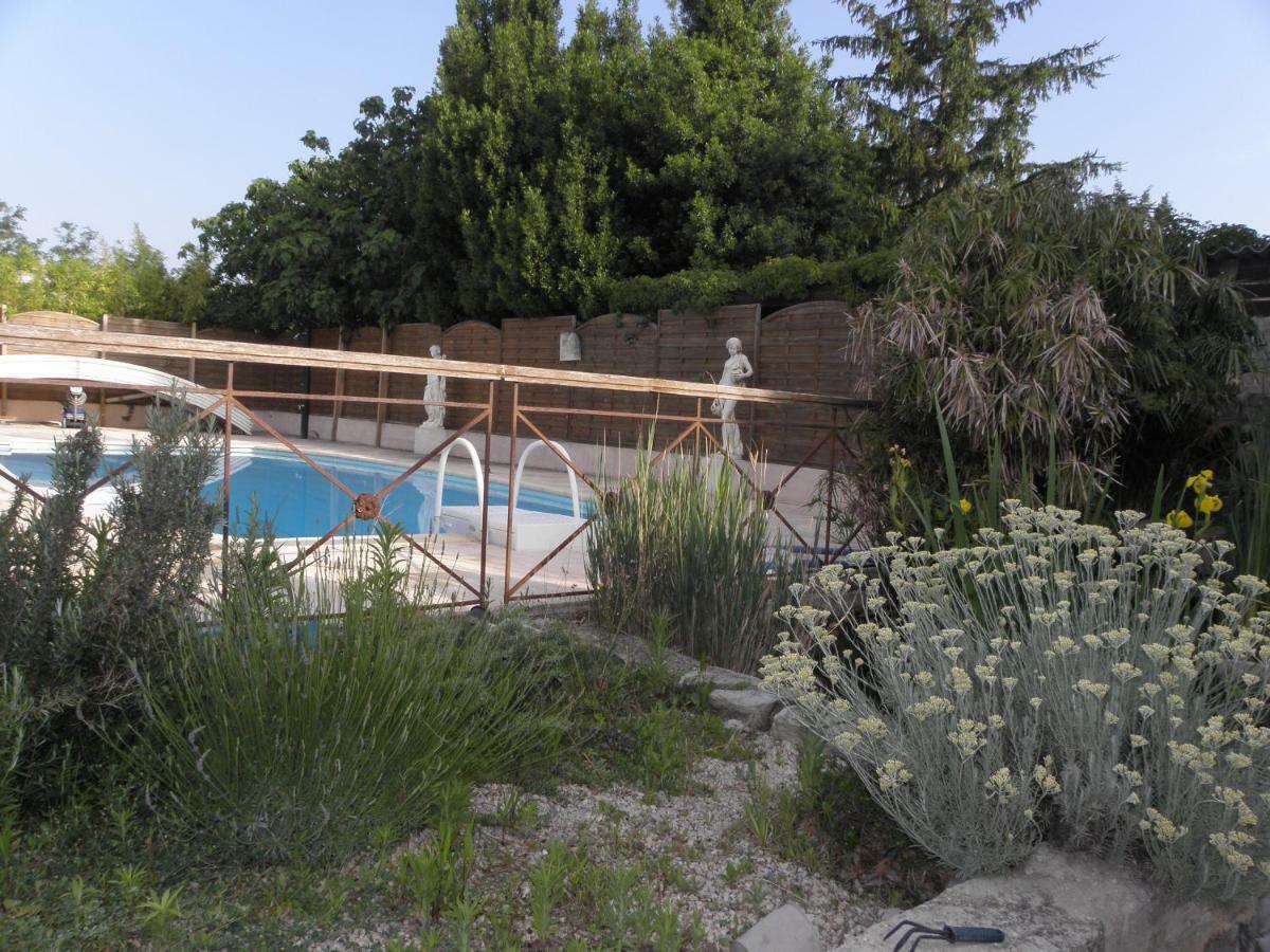 Provence Roulottes Ξενοδοχείο Barbentane Εξωτερικό φωτογραφία